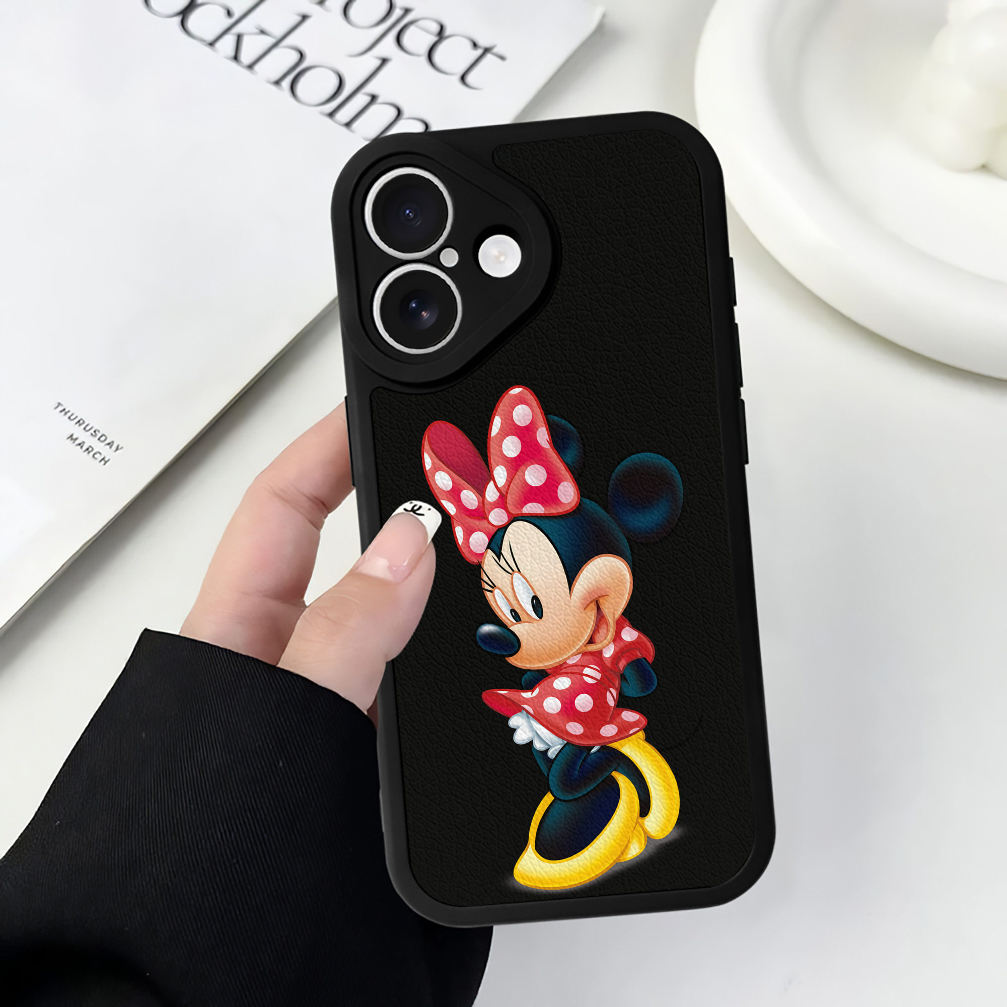 （画像用） ミッキーマウス Mickey Mouse 【iPhone 16シリーズ対応】シリコンスマホケース（レザー調） 材質：シリコン